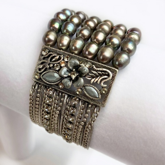 ANTHROPOLOGIE Pearl Bracelet - Picture 3 of 6